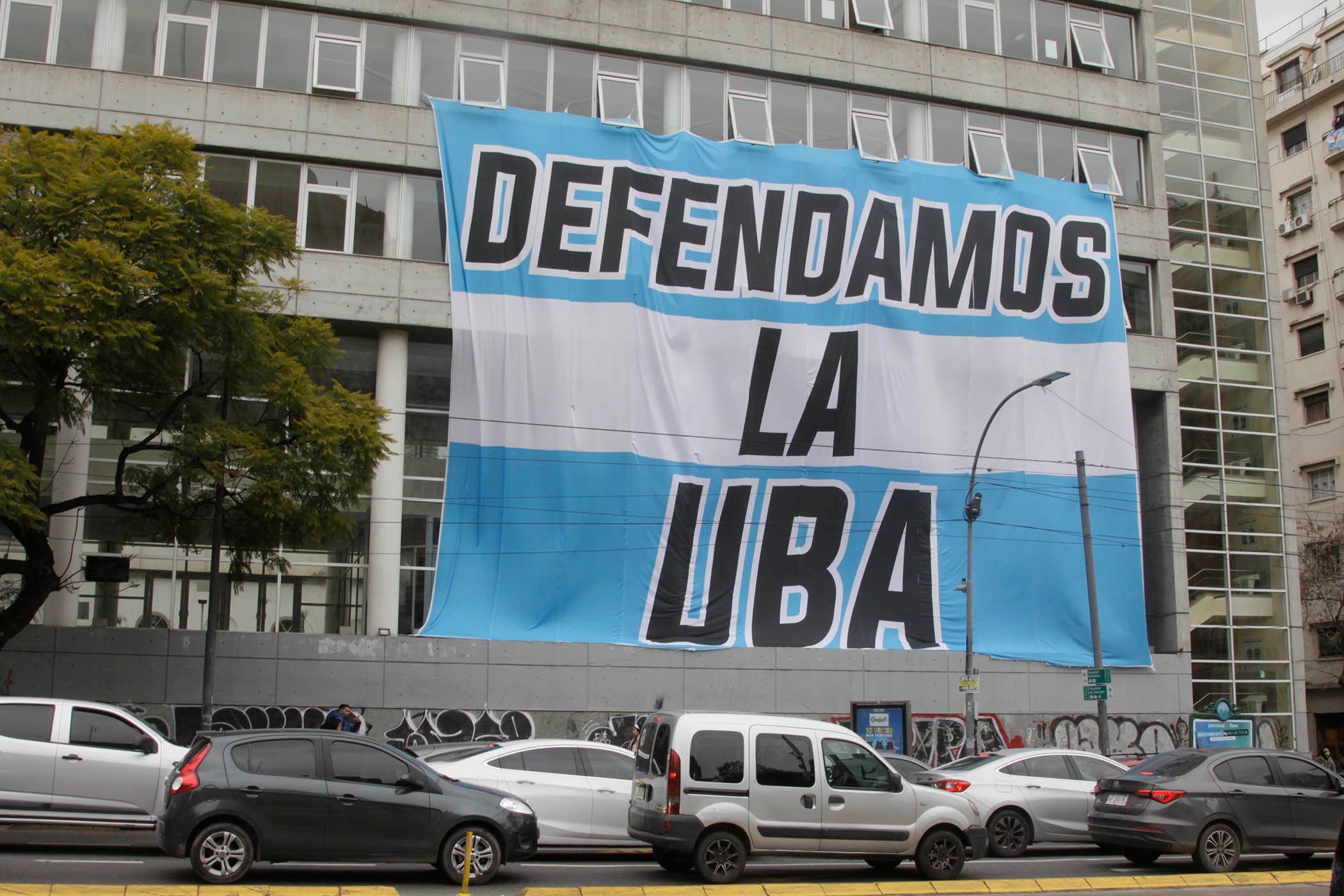 Mientras el Gobierno pausa el envío de fondos, la UBA advierte que sin presupuesto, no hay universidad pública posible.