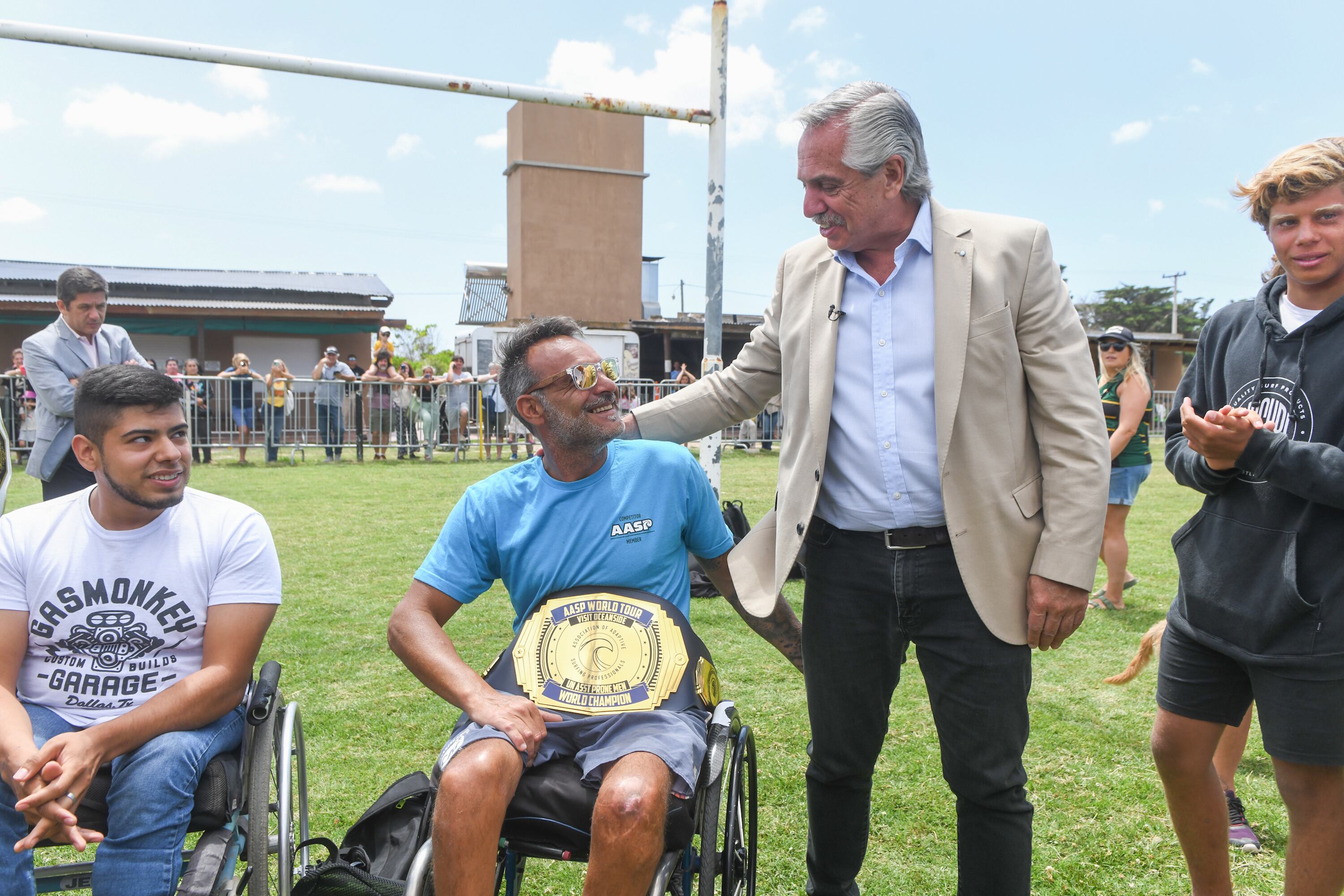Este lunes, Alberto Fernández estuvo en el Rugby Club de Miramar 