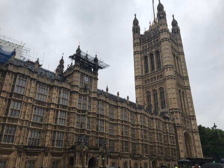 El Palacio de Westminster, sede del Parlamento británico.