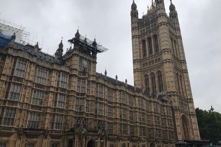 El Palacio de Westminster, sede del Parlamento británico.