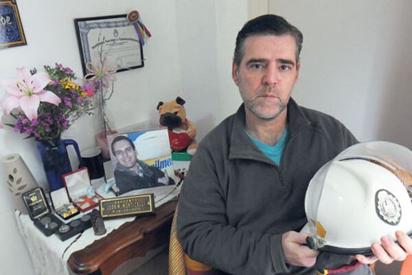 Monticelli perdió a su hijo Juan cuando quedó sepultado por la pared que se derrumbó.