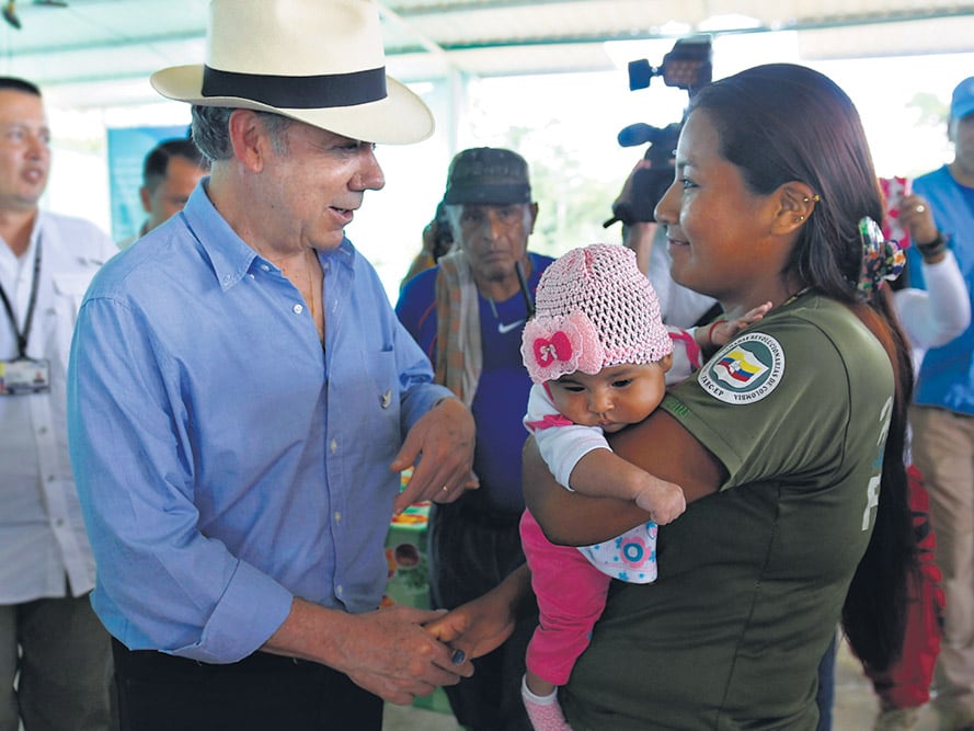 El presidente Santos visitó una zona veredal en Putumayo, donde conversó con los guerrilleros.