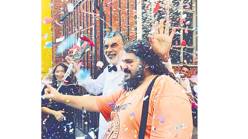 “Cuando nos casamos, el 5 de mayo de 2017, hacía tiempo que con Norberto habíamos dejamos de ser una pareja para ser una familia y, a la vez, seguir dinamitando todo lo que tenga olor a monogamia.”