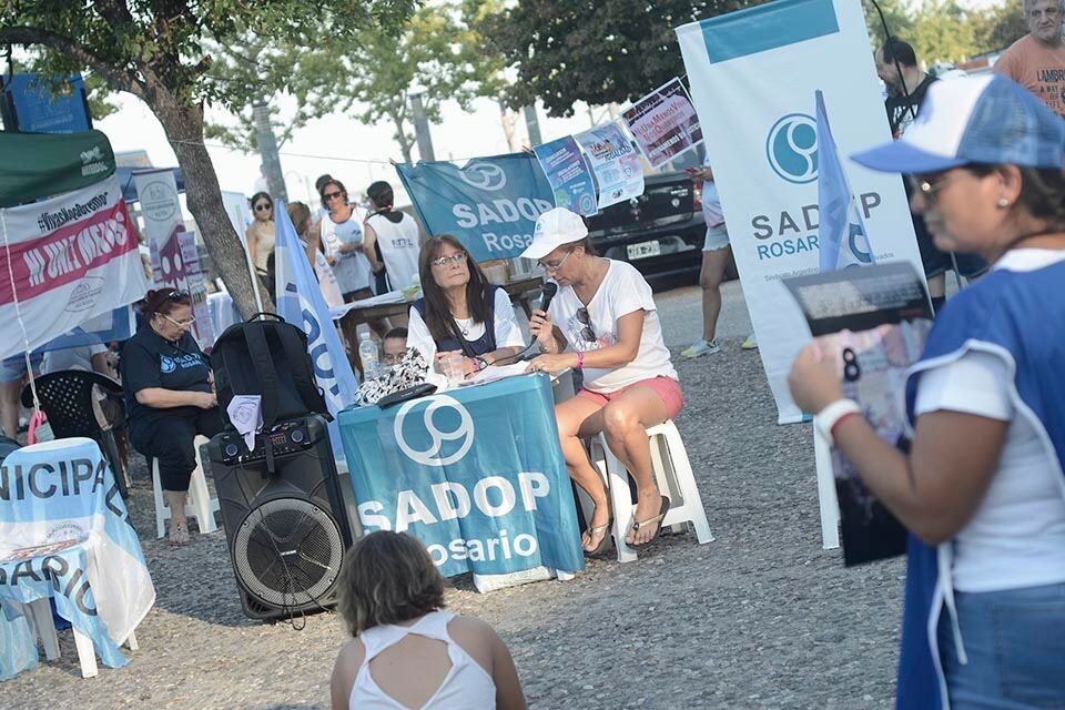 Una actividad por el 8M: radio abierta de la intersindical de mujeres, ayer en Parque España.