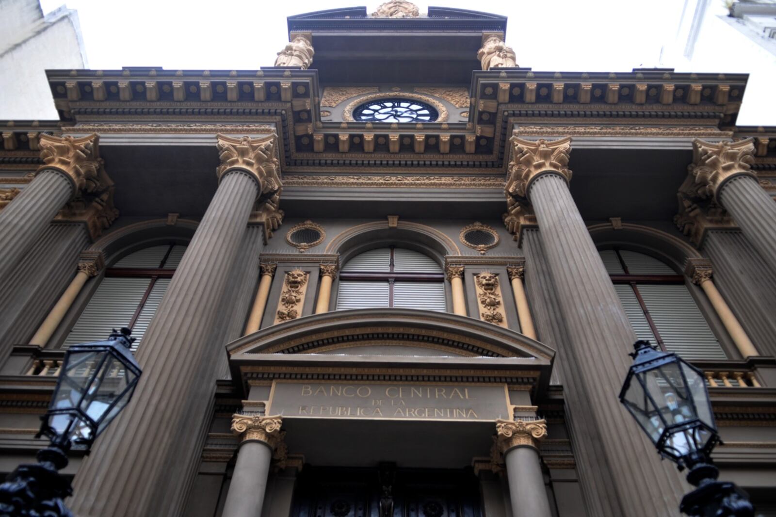 Se estima que existe un stock de puts cercano a los 15 billones de pesos que puede ejercerse en cualquier momento.