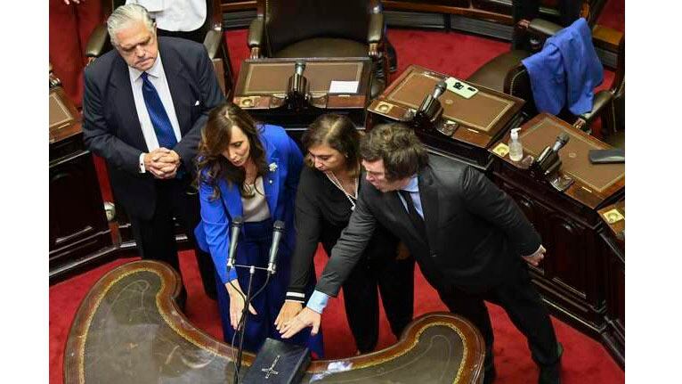 “En la primera oportunidad que tiene Javier Milei para hablar de economía en el congreso, no va. Tranqui”, escribió un usuario de Twitter.