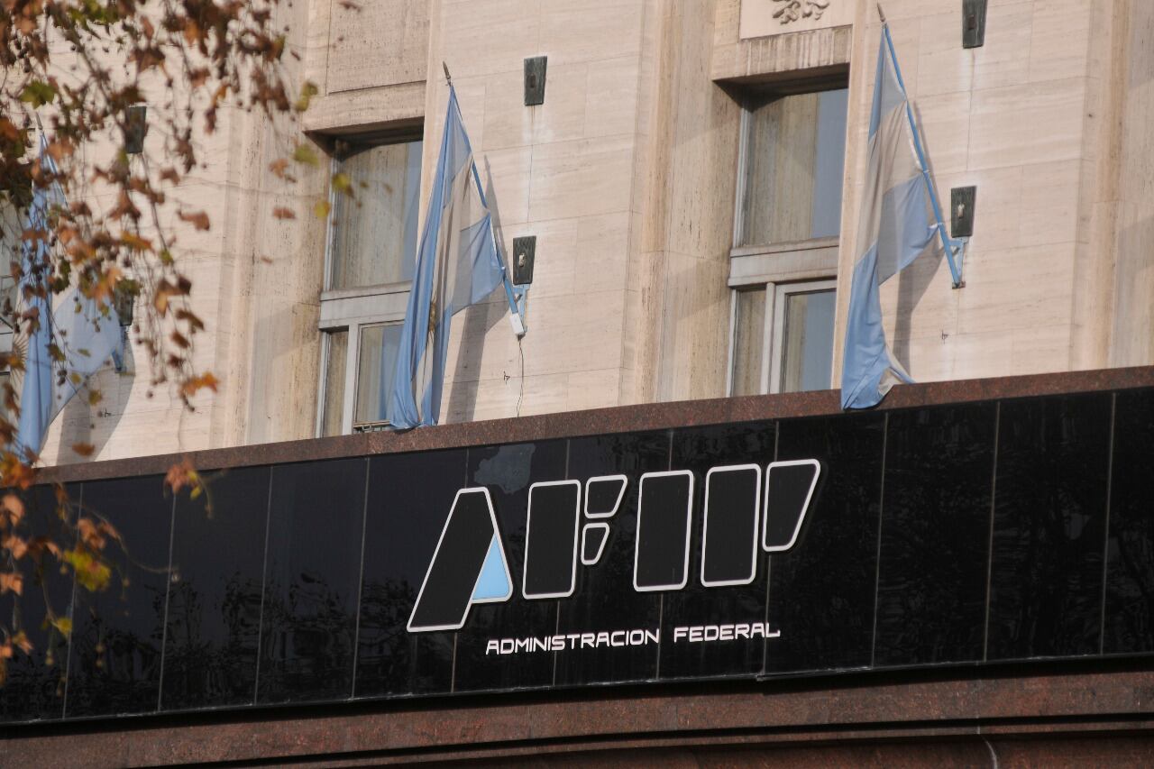 El proyecto actualiza los topes de cada categoría.