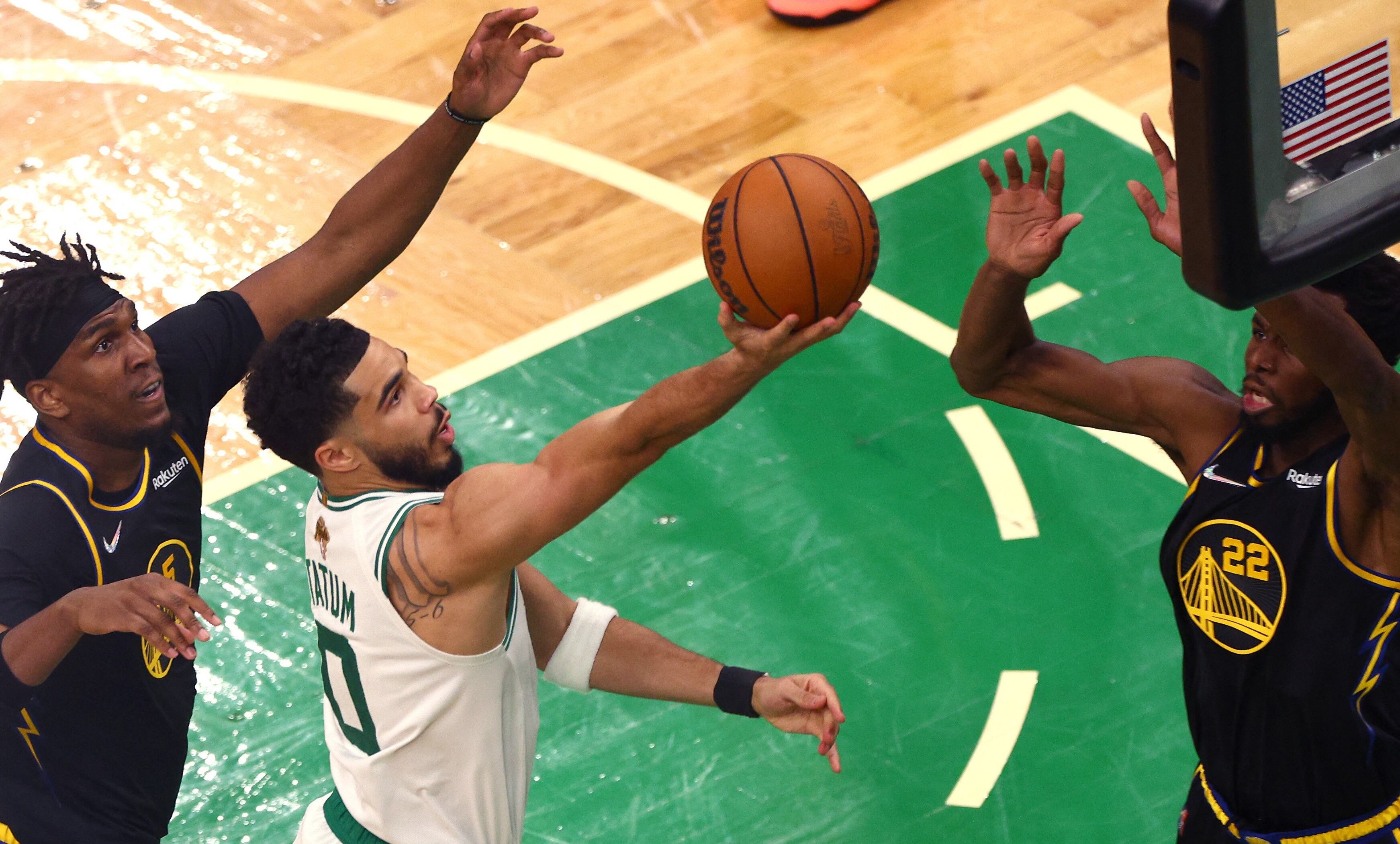 Jayson Tatum aportó 26 puntos, 6 rebotes y 9 asistencias para la victoria de los Celtics.