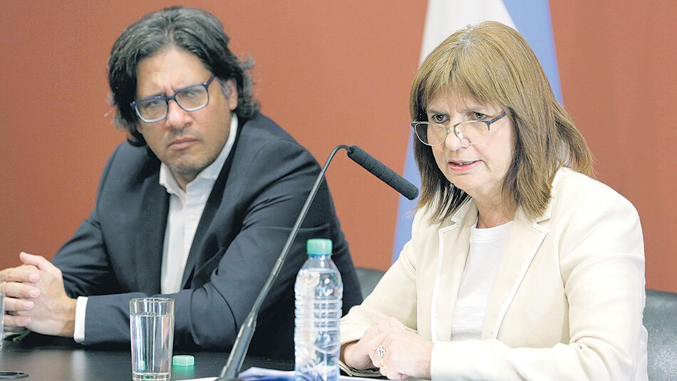 Los ministros de Justicia, Germán Garavano, y de Seguridad, Patricia Bullrich, justificaron la represión a los mapuches.