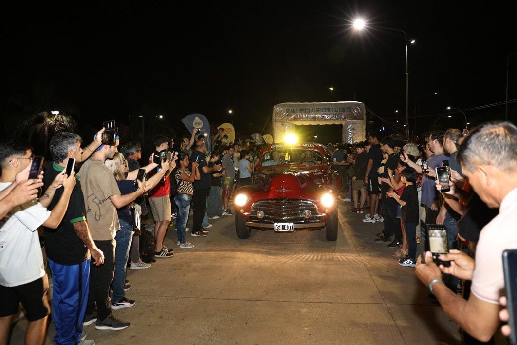 Llegada de la cupecita Chevrolet número 11.