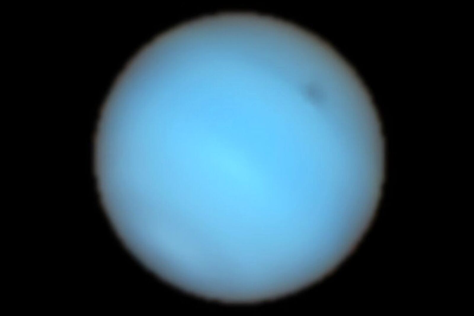 La mancha de Neptuno, detectada por el telescopio VLT, del Observatorio Austral Europeo, ubicado en Atacama, Chile.