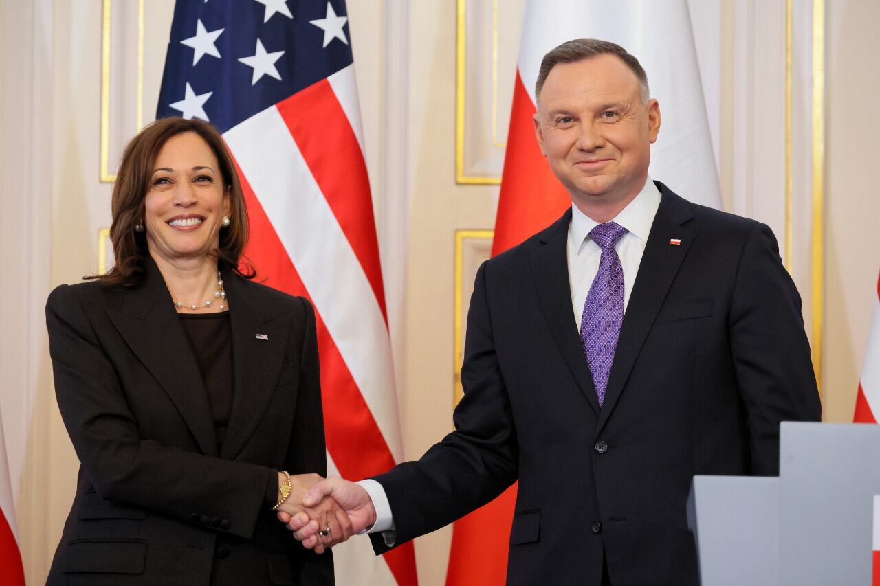 Kamala Harris y Andrzej Duda. 