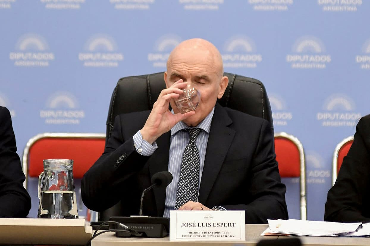 Espert quiso despegarse, pero las pruebas lo dejaron contra las cuerdas.