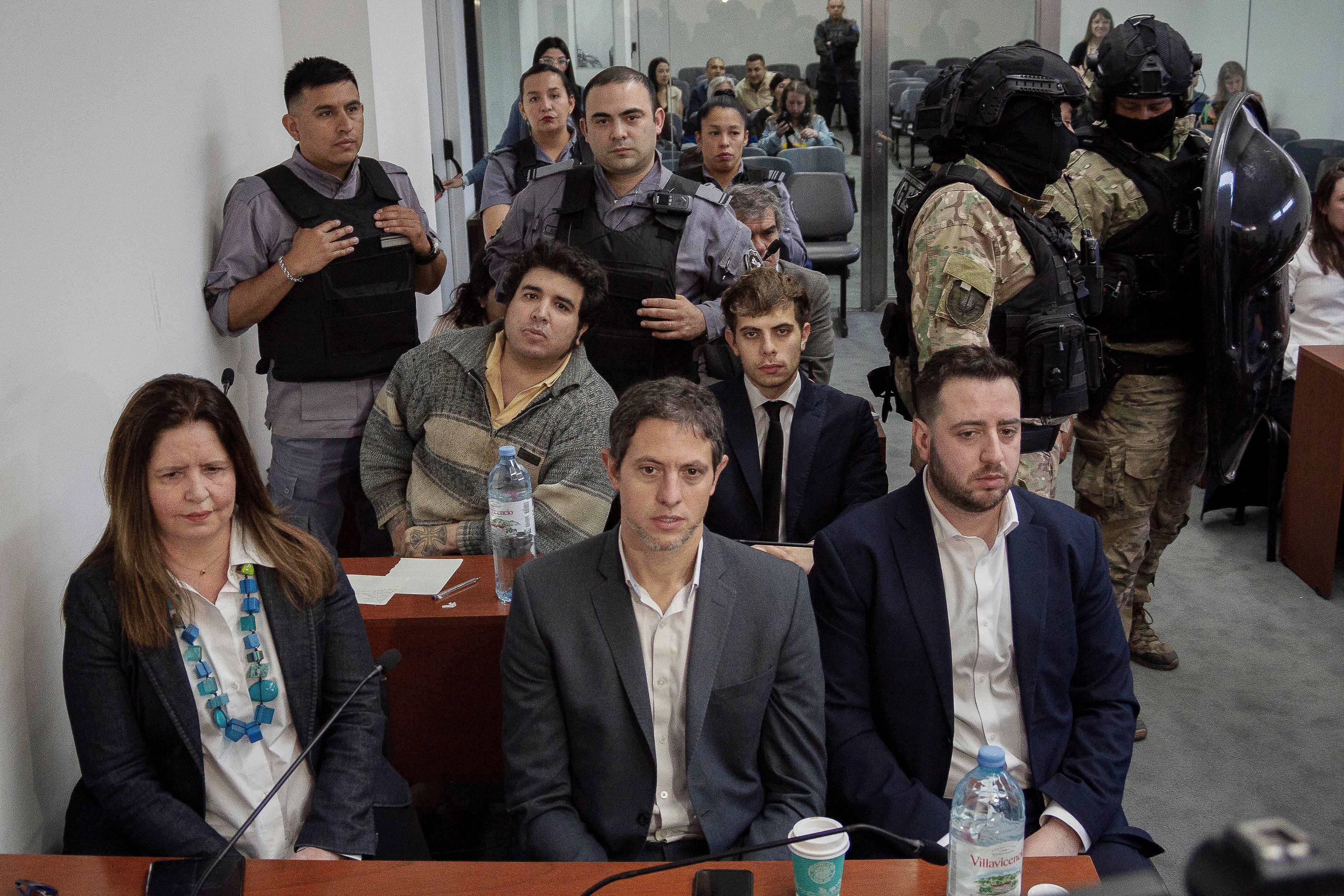 Fernando Sabag Montiel habló antes de la condena. Brenda Uliarte, en silencio, permaneció sentada detrás de los policías.