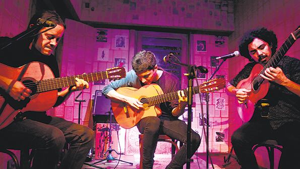 “Cada uno se expresa con su estilo, pero siempre manda la canción”, dicen los tres guitarristas.