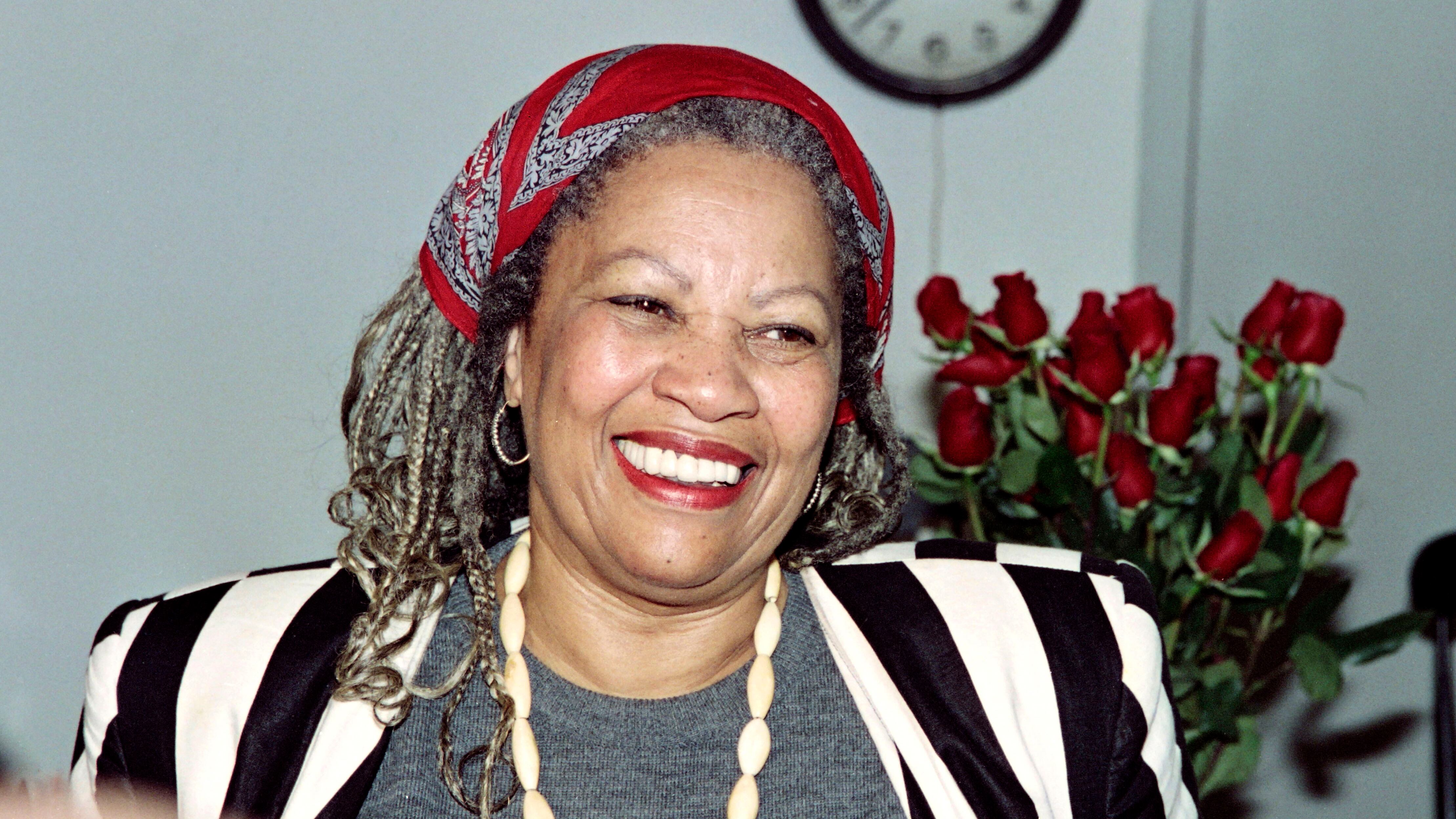 La escritora nació el 18 de febrero de 1931 en Lorain (Ohio) como Chloe Ardelia Wofford.