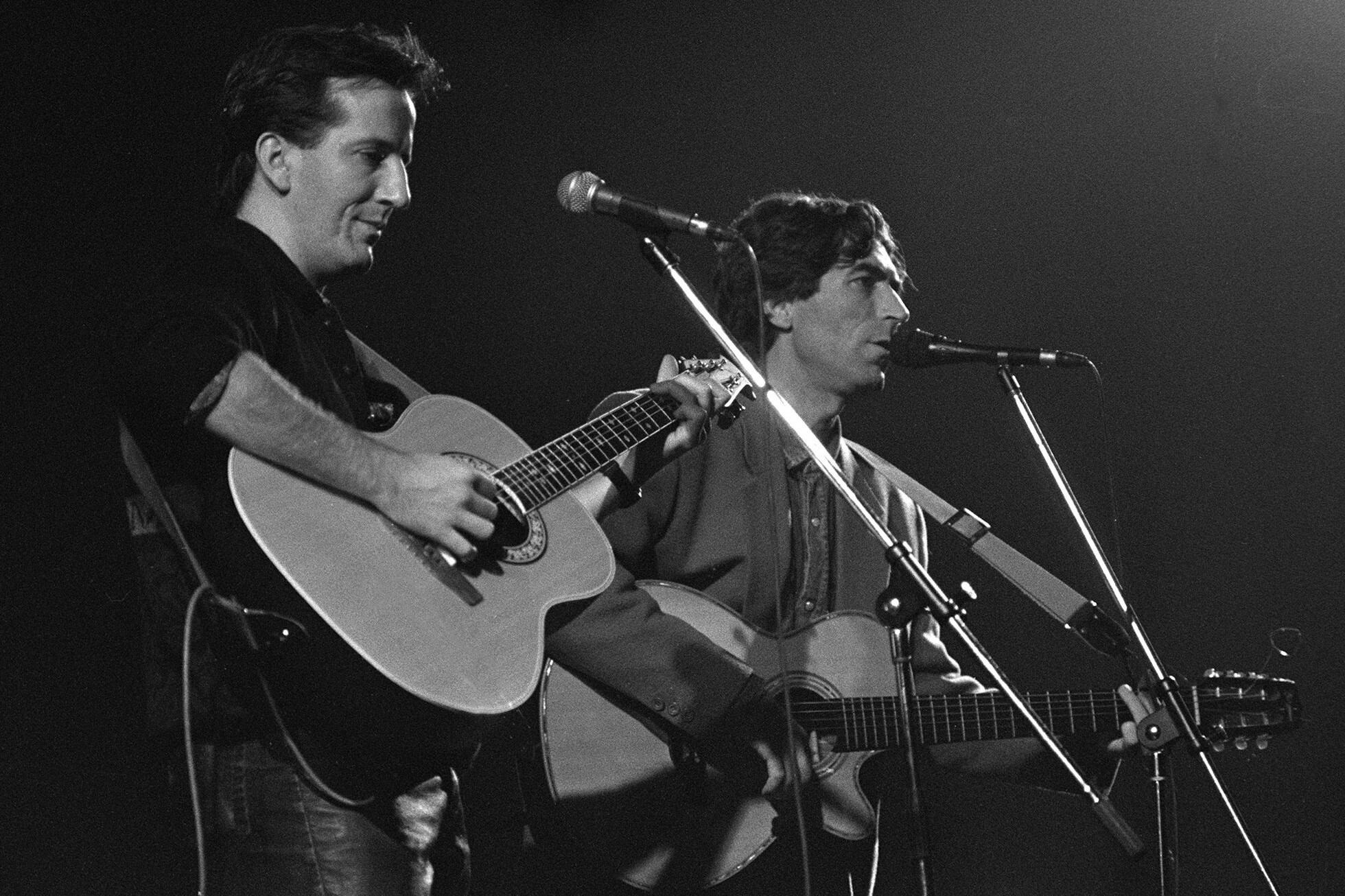 Pancho Verona y Joaquín Sabina en un concierto en San Sebastián en 1989. Imagen: EFE.
