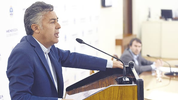 Ayer, Alfredo Cornejo durante la conferencia de prensa en la Casa de Gobierno provincial.