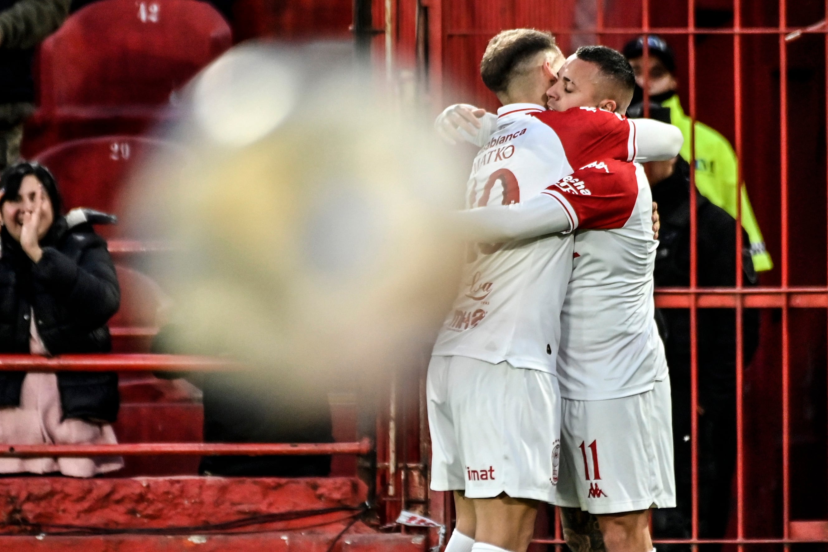 Huracán recién marcó diferencias con superioridad numérica