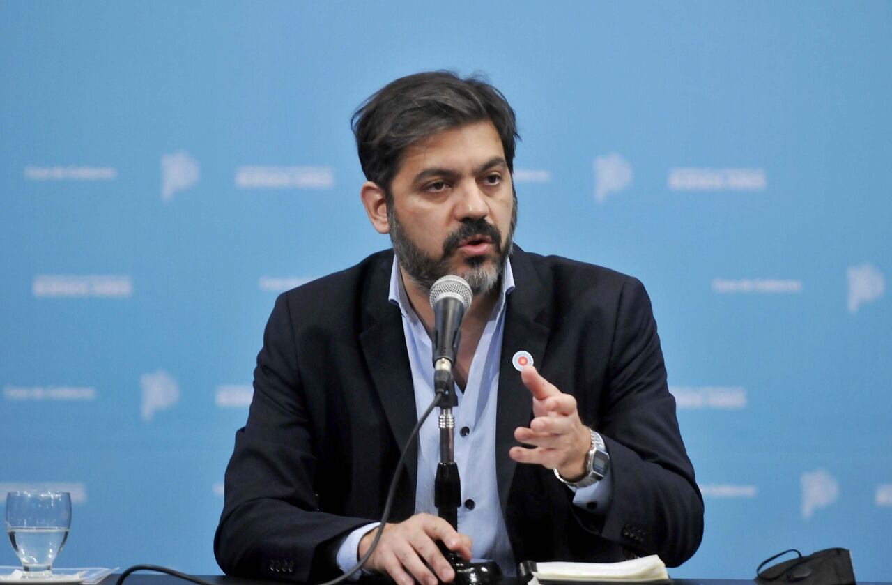 "Siguen aumentando los casos y todos nuestros indicadores predictivos muestran que, si no tomamos medidas, van a seguir aumentando", aseguró Bianco