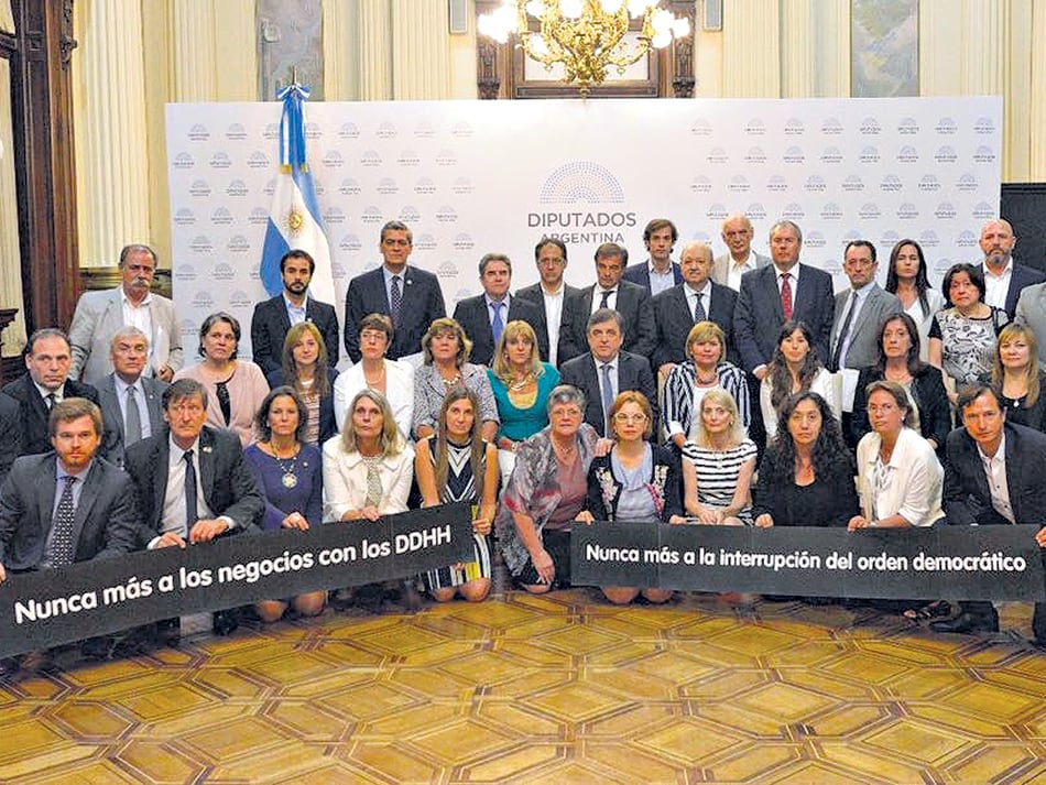 Los diputados de Cambiemos, en una de sus provocadoras fotos.