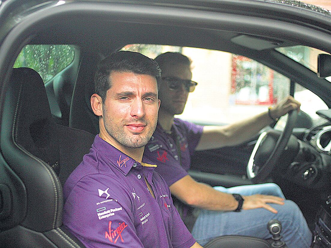 “En esta carrera en particular no creo que me destaque. La pista callejera te limita”.