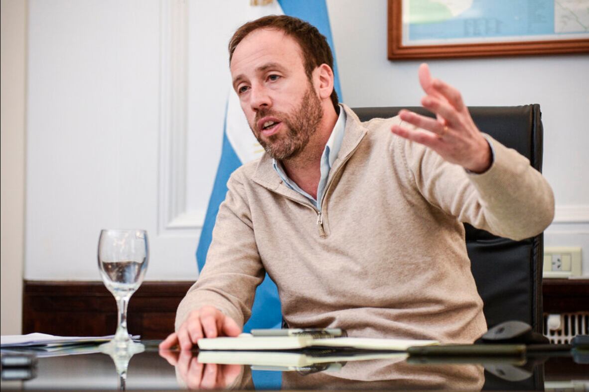 López asegura que el sector de la construcción es el más afectado.