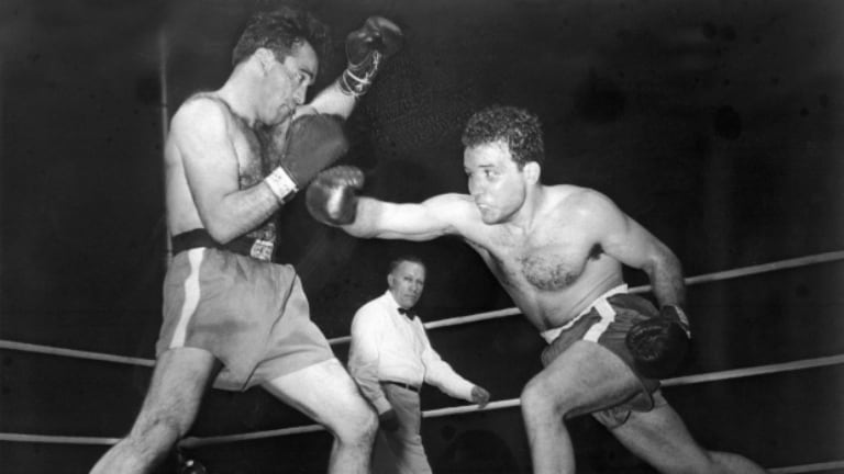 LaMotta golpea a Cerdan, la noche que se consagró campeón de los medianos.
