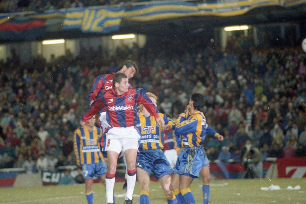 El cabezazo del Gallego González que le sirvió el título al Ciclón.