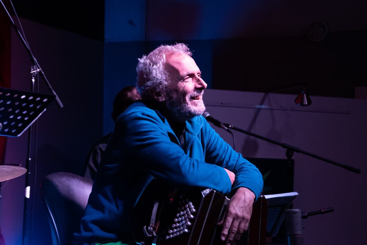 Gabriel Rivano es nieto del director de orquesta Adolfo Pérez Pocholo.