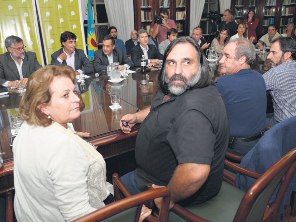 Mirta Petrocini, de la FEB, y Roberto Baradel, de Suteba, durante una reunión con la gobernación.