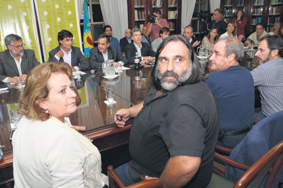 Mirta Petrocini, de la FEB, y Roberto Baradel, de Suteba, durante una reunión con la gobernación.