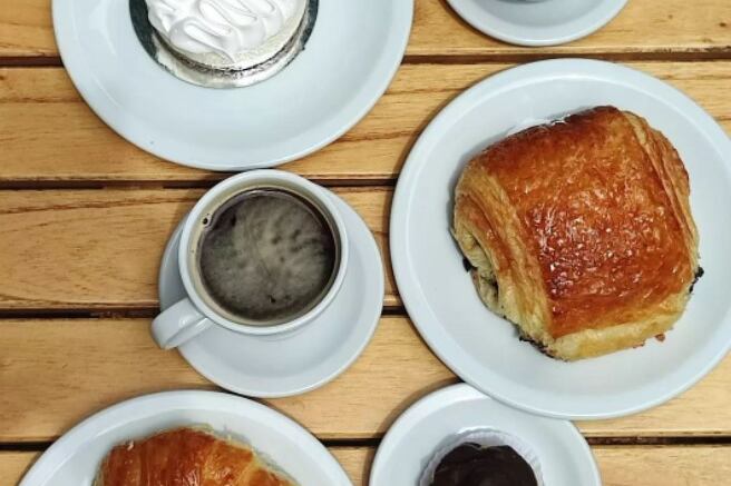 Entre las opciones más populares hay cafés de especialidad y pastelerías