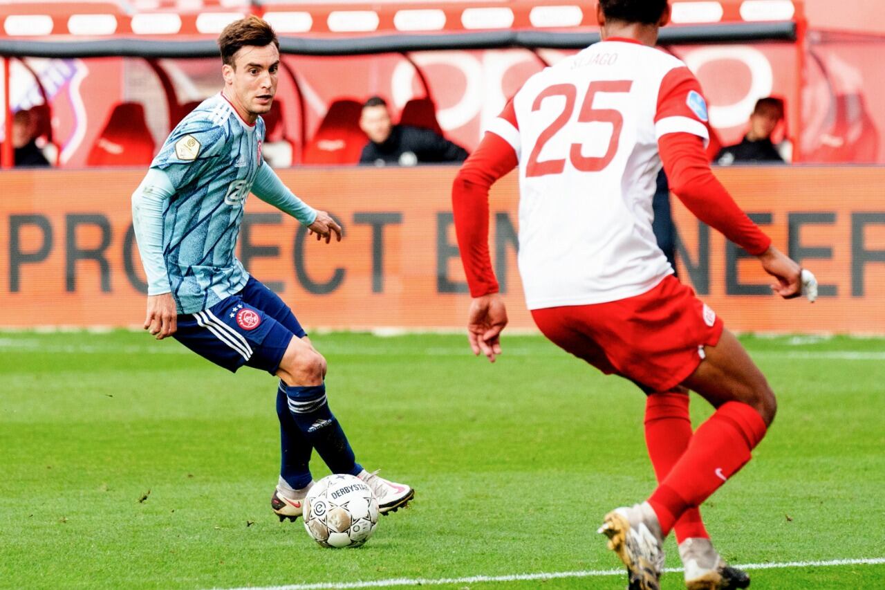 Tagliafico se retiró con una molestia en el Ajax, aunque se lo evaluará en Buenos Aires.