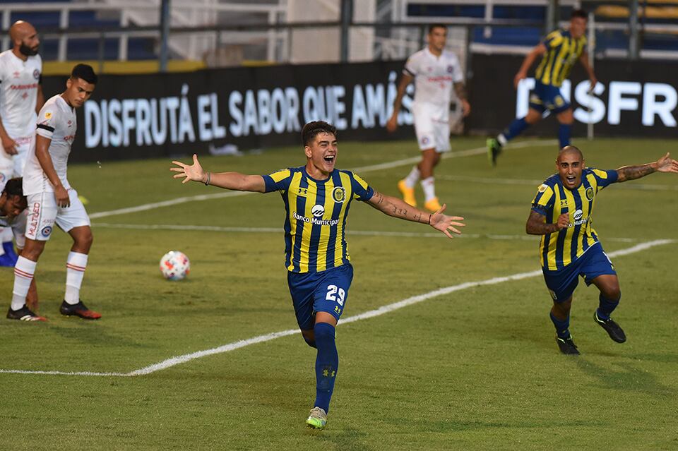 Martínez Dupuy abrió el marcador y fue su primer gol en Central.
