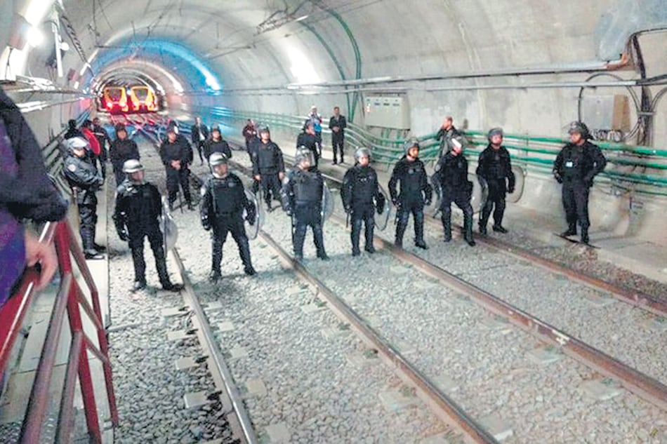 La Policía de la Ciudad, encargada ayer de reprimir a los trabajadores del subte que reclaman por las paritarias.