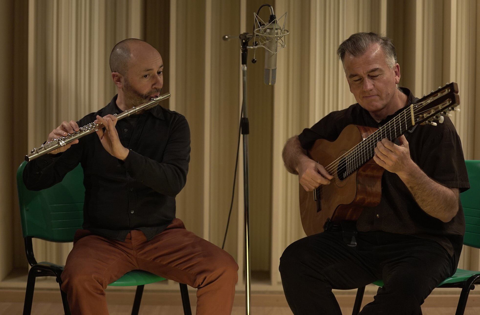 Suárez y Ceccoli, dúo de guitarra y flauta traversa.