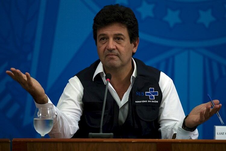 Luiz Henrique Mandetta dejó de ser ministro de Salud de Brasil este jueves.
