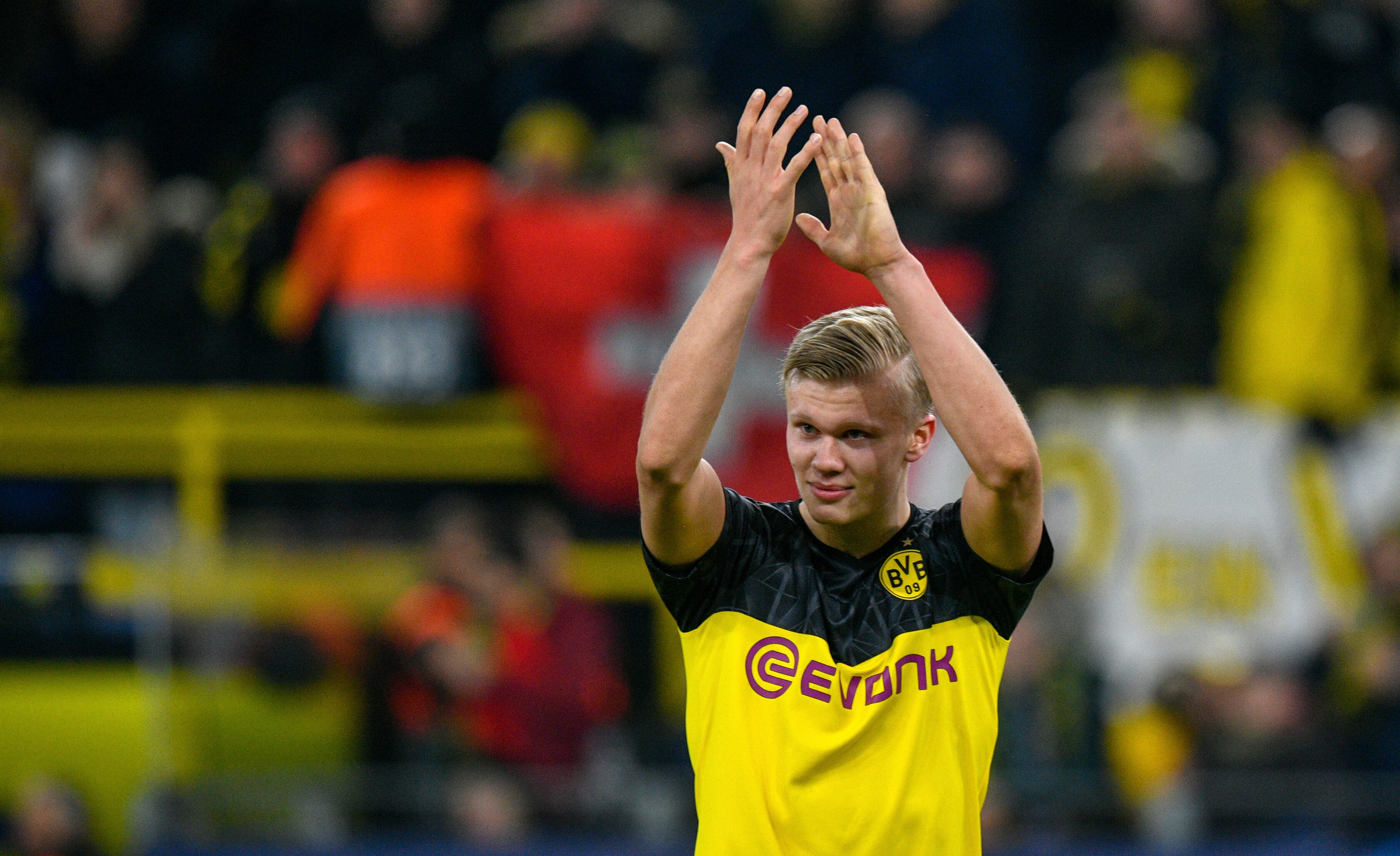 Haaland marcó dos goles en su primer partido de Champions con el Borussia Dortmund.