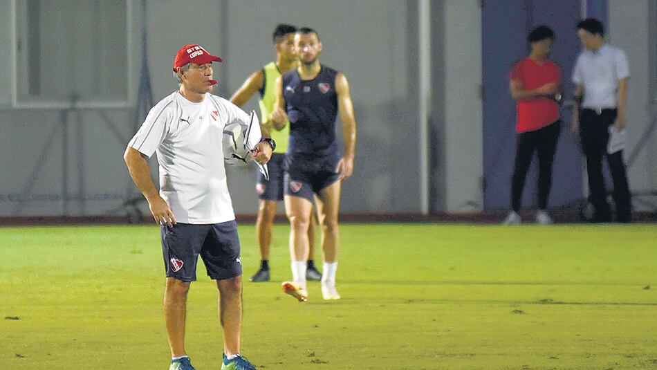 Ariel Holan dirigió la práctica previa a la final en Japón.