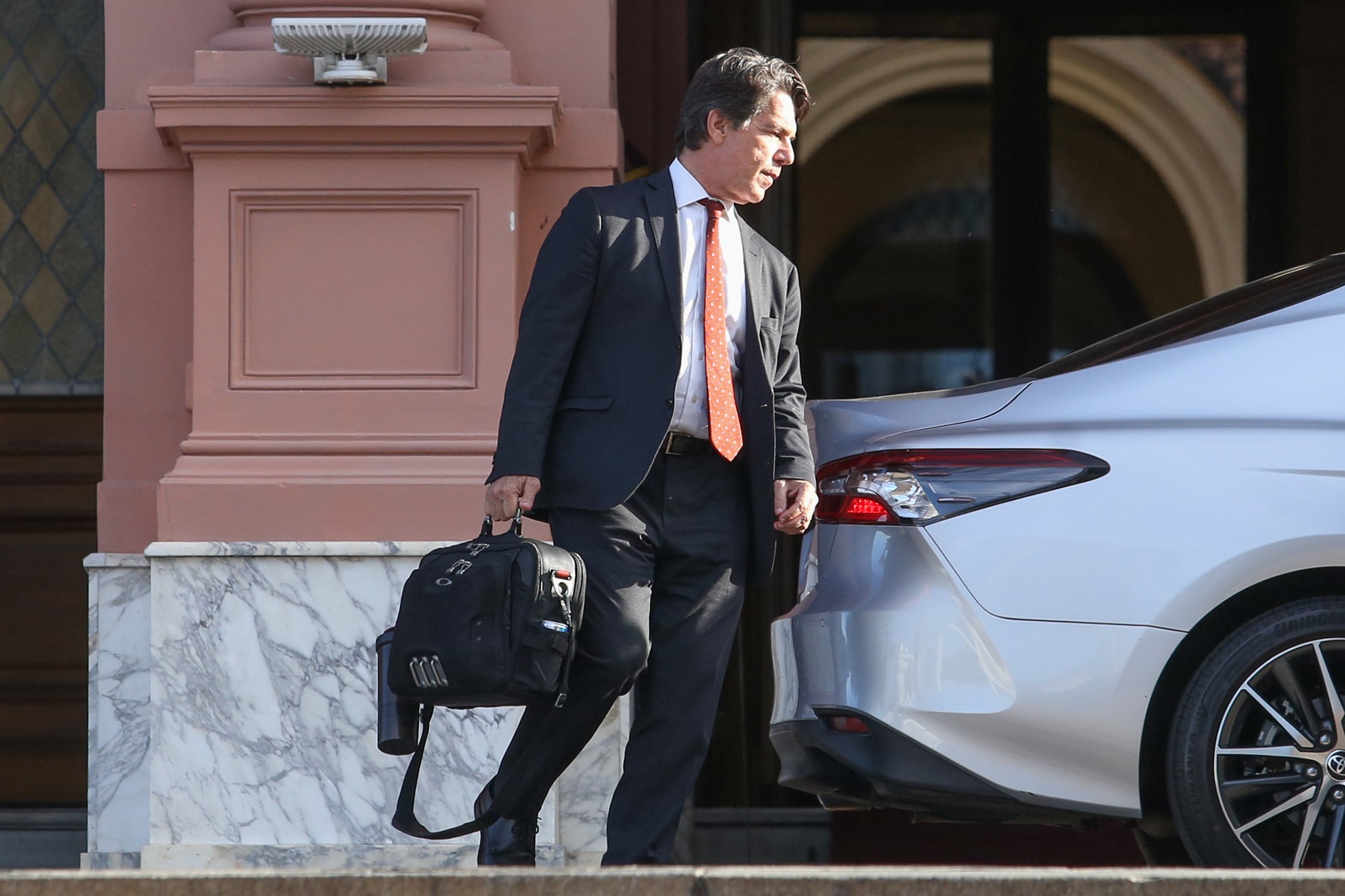 Posse, a tiro de salir eyectado del gabinete libertario.