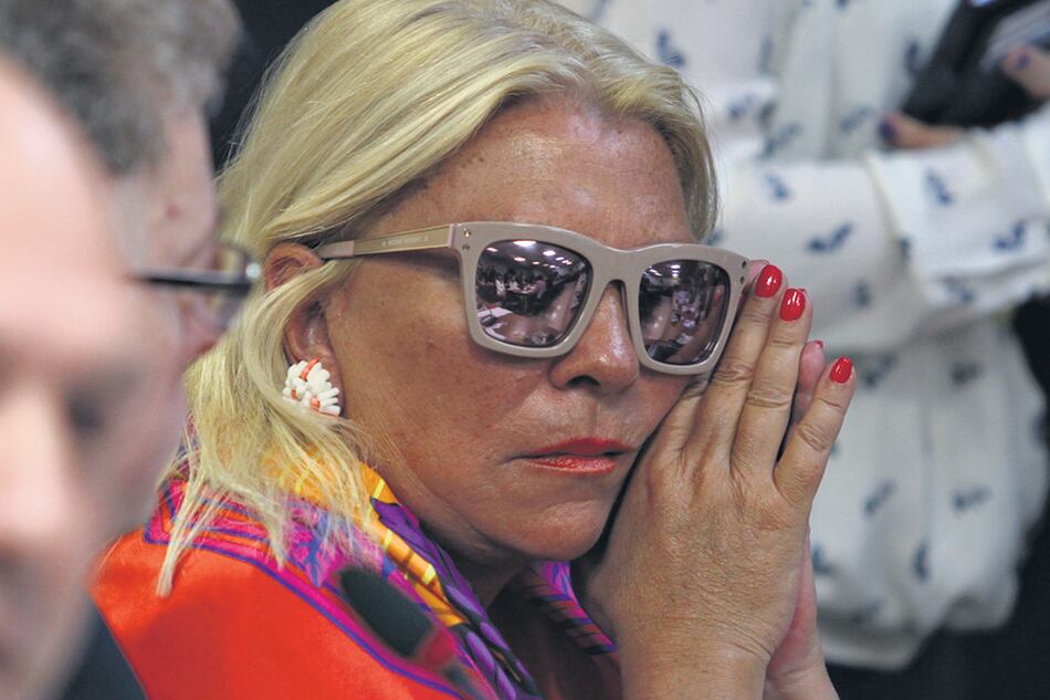 “Un día Macri me va a pedir de rodillas que lo saquen a Lorenzetti”, lanzó Elisa Carrió.