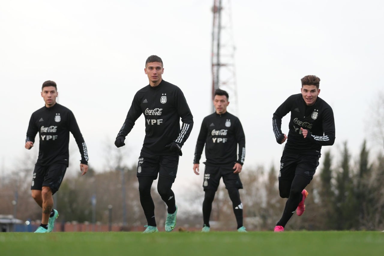El seleccionado argentino se entrenó por la tarde en el predio de Ezeiza
