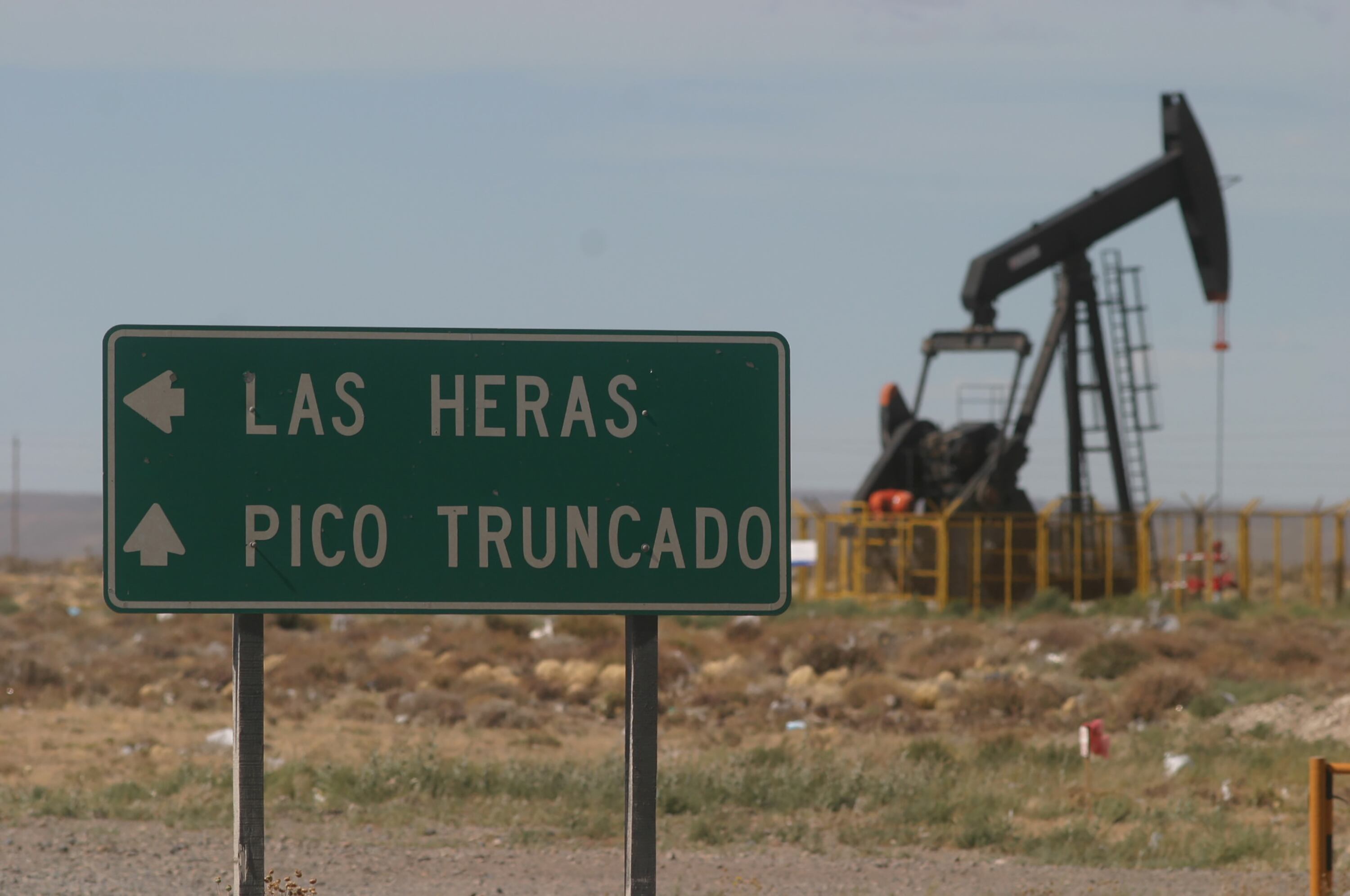 En el sector petrolero, el rol de la empresa nacional YPF es fundamental.