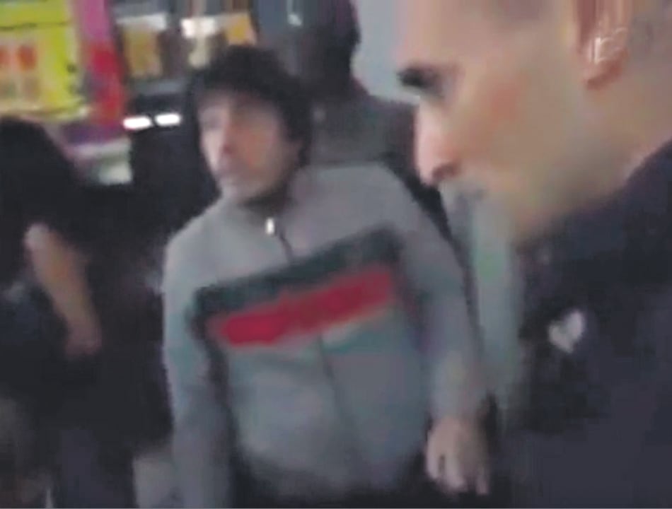 La reacción de maestras y estudiantes impidió que se llevaran presos a dos menores de edad.