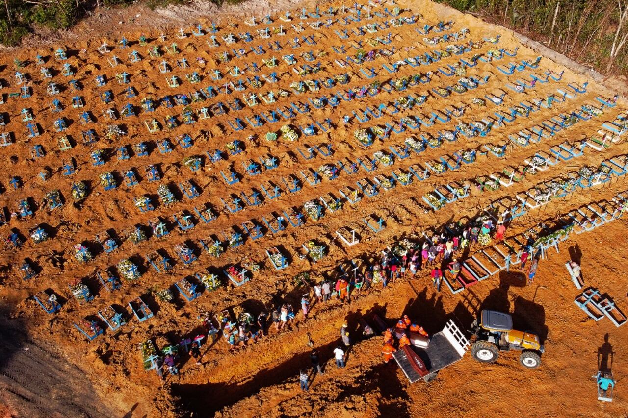 Vista aérea del cementerio Parque Taruma de Manaos, Brasil.
