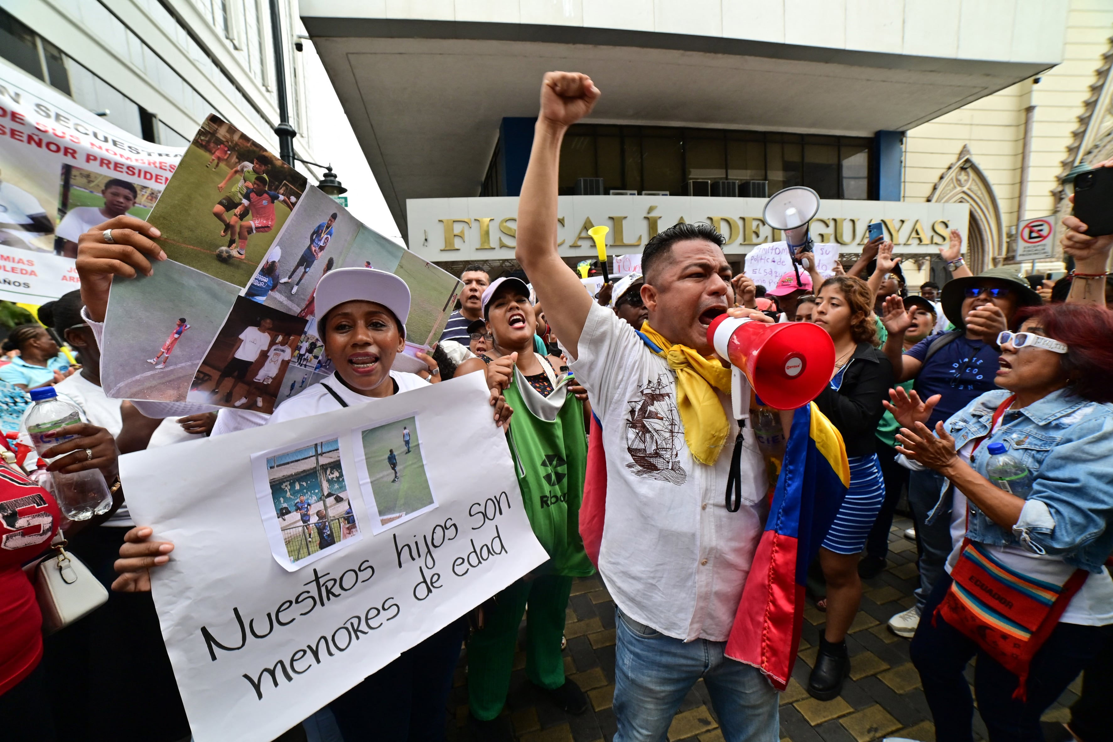 Las protestas por la desaparición de los niños llegaron a la Fiscalía de Guayaquil