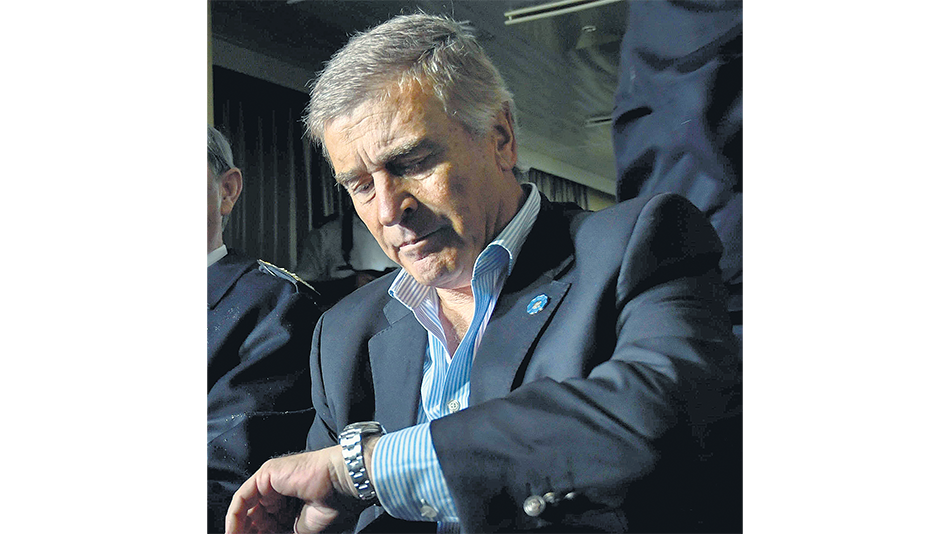 Aguad afila la tijera para recortar gastos en las Fuerzas Armadas.