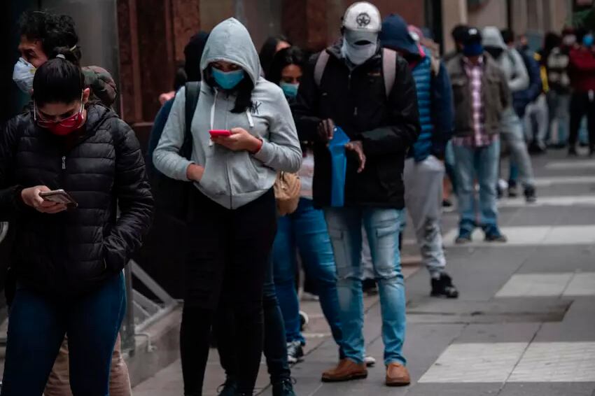 La economía argentina se achicó 10 por ciento con respecto a 2015.