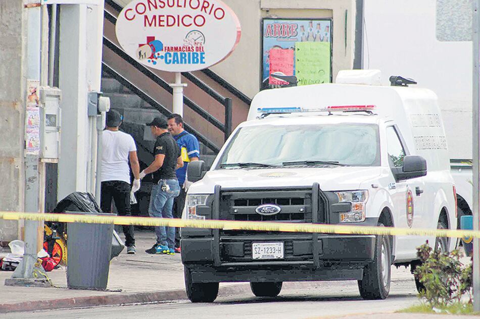 Peritos forenses trabajaban en la zona donde fue asesinado el periodista Rubén Pat.